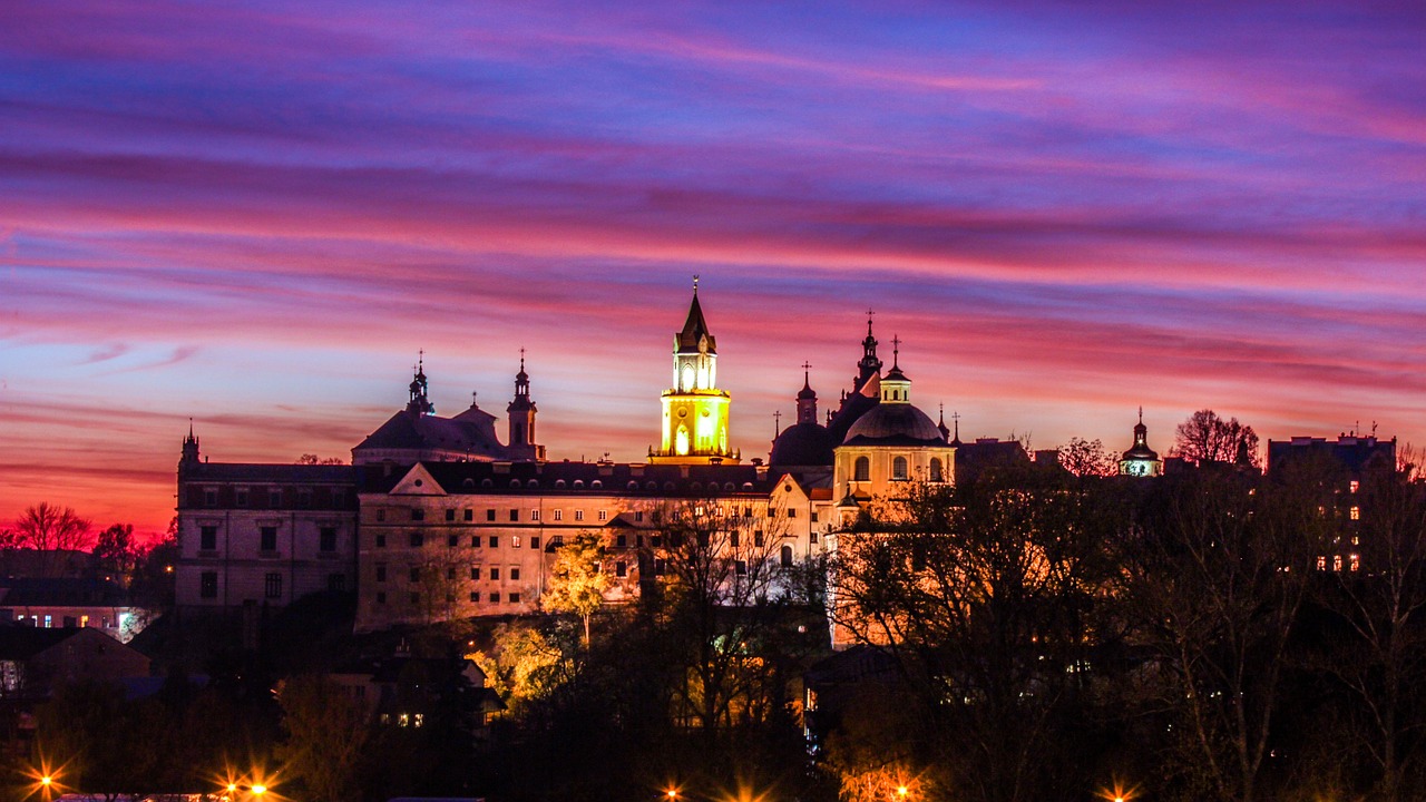 zdjęcie zamku w Lublinie wieczorem