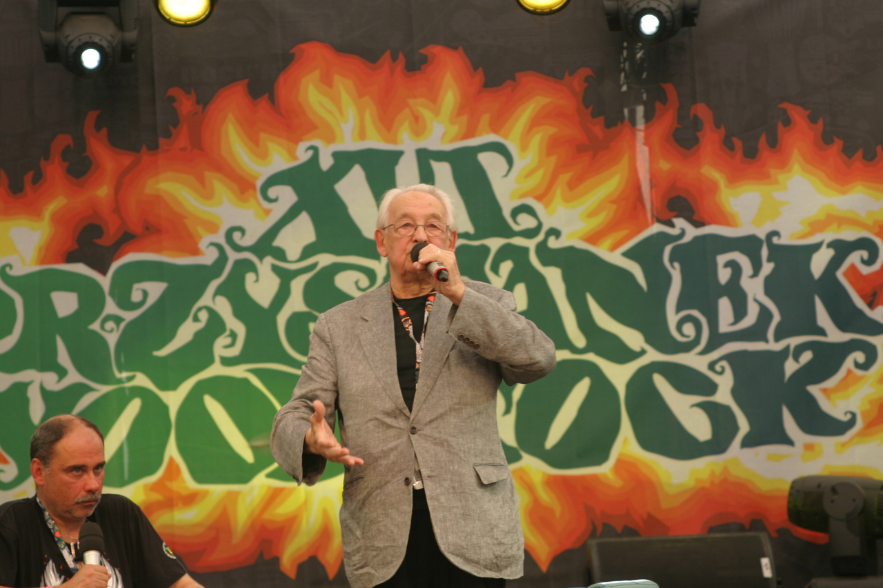 zdjęcie Andrzeja wajdy z Woodstock 2010 rok, autor Ralf Lotys, wikimedia commons